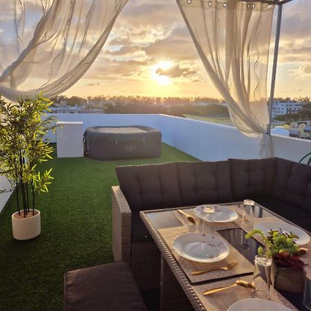 Skyview Apartment- Rooftop Penthouse With Sunset & Sea Views Flic-en-Flacq المظهر الخارجي الصورة