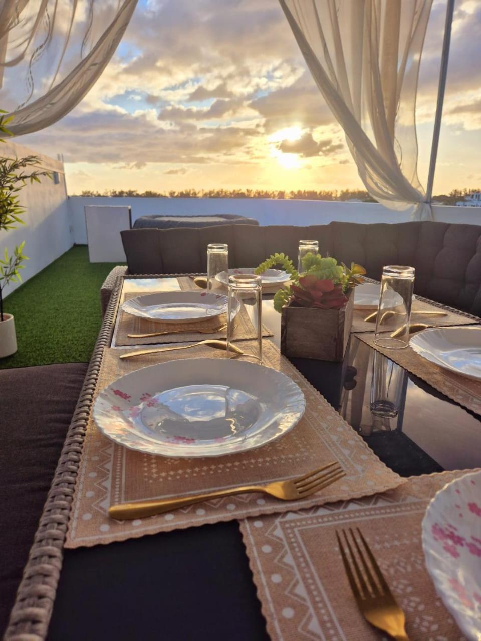 Skyview Apartment- Rooftop Penthouse With Sunset & Sea Views Flic-en-Flacq المظهر الخارجي الصورة