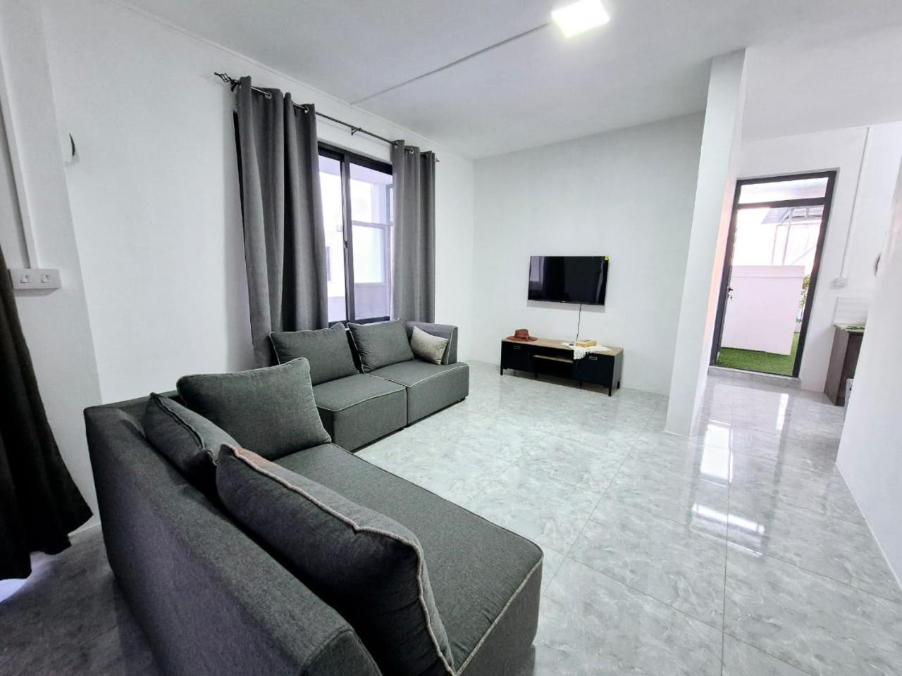 Skyview Apartment- Rooftop Penthouse With Sunset & Sea Views Flic-en-Flacq المظهر الخارجي الصورة