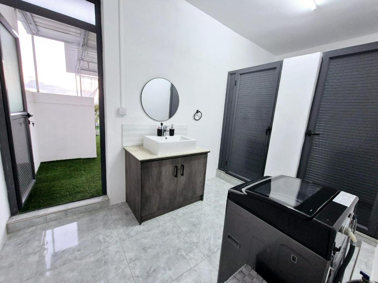 Skyview Apartment- Rooftop Penthouse With Sunset & Sea Views Flic-en-Flacq المظهر الخارجي الصورة