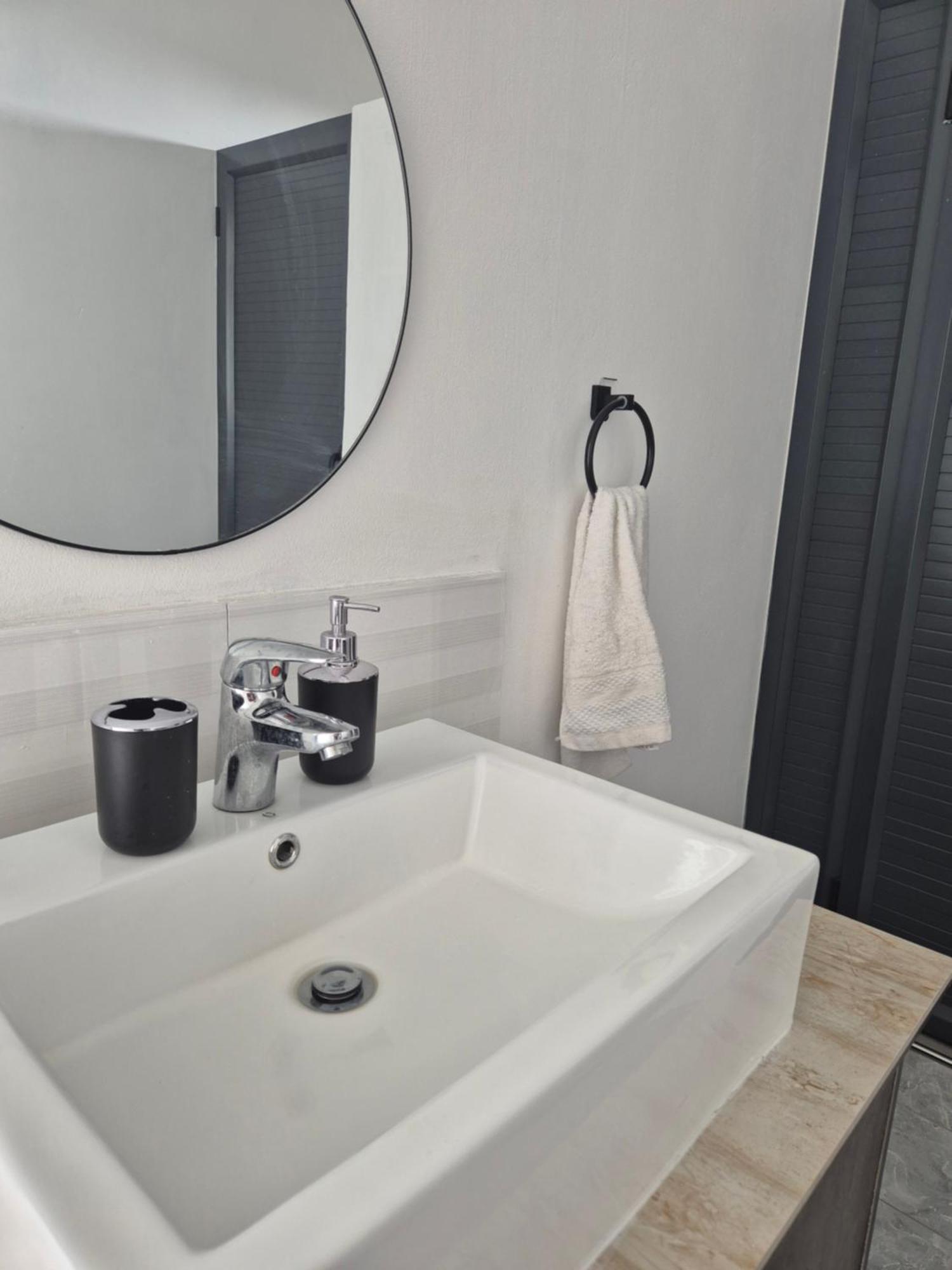 Skyview Apartment- Rooftop Penthouse With Sunset & Sea Views Flic-en-Flacq المظهر الخارجي الصورة