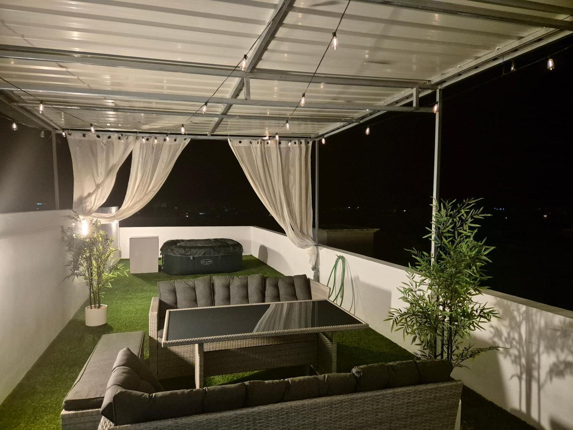 Skyview Apartment- Rooftop Penthouse With Sunset & Sea Views Flic-en-Flacq المظهر الخارجي الصورة