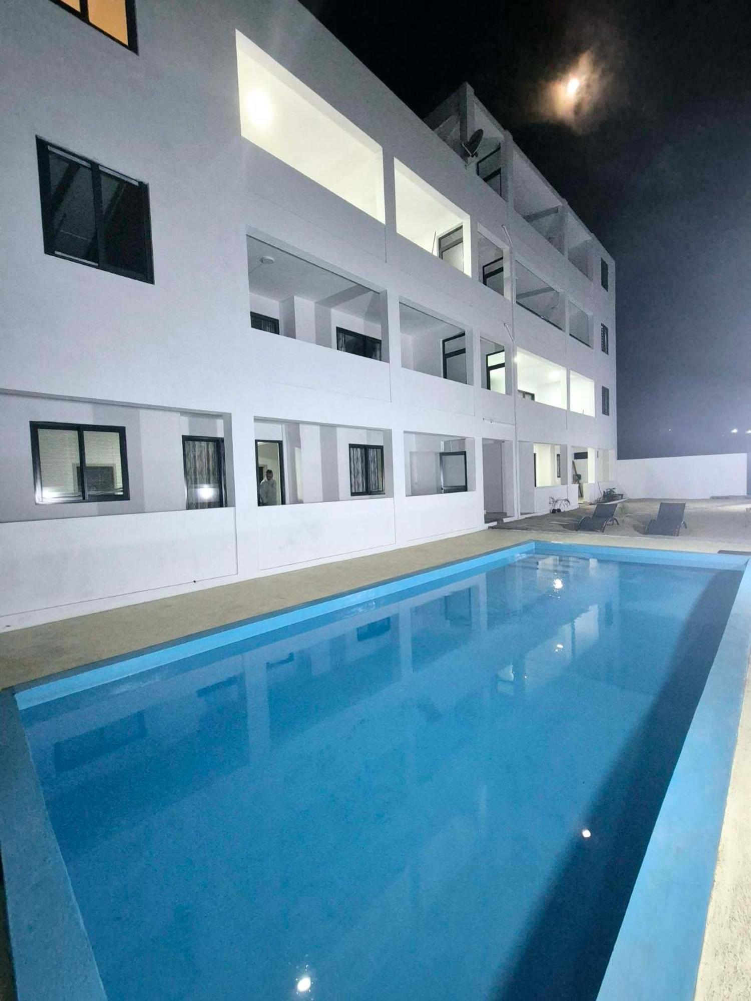 Skyview Apartment- Rooftop Penthouse With Sunset & Sea Views Flic-en-Flacq المظهر الخارجي الصورة