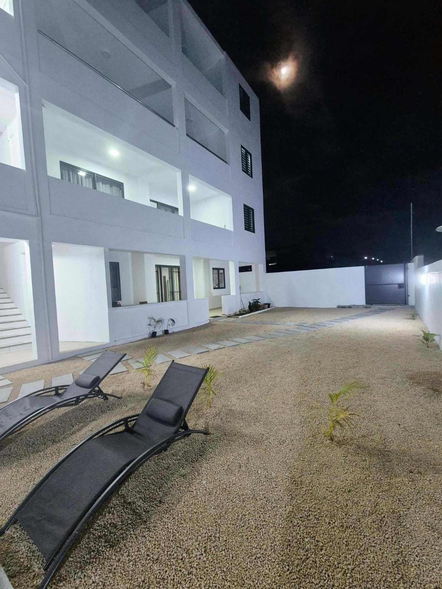 Skyview Apartment- Rooftop Penthouse With Sunset & Sea Views Flic-en-Flacq المظهر الخارجي الصورة