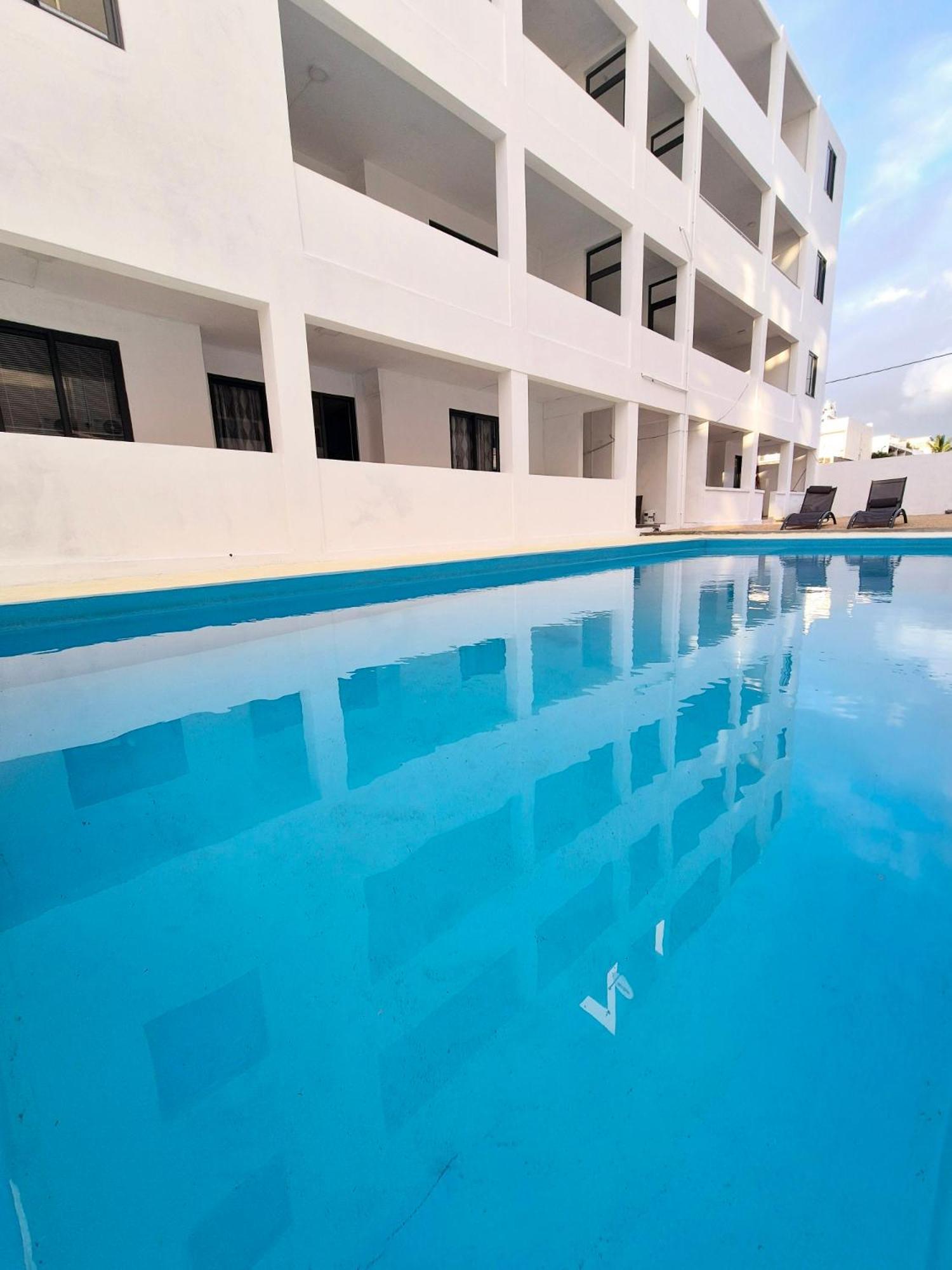 Skyview Apartment- Rooftop Penthouse With Sunset & Sea Views Flic-en-Flacq المظهر الخارجي الصورة