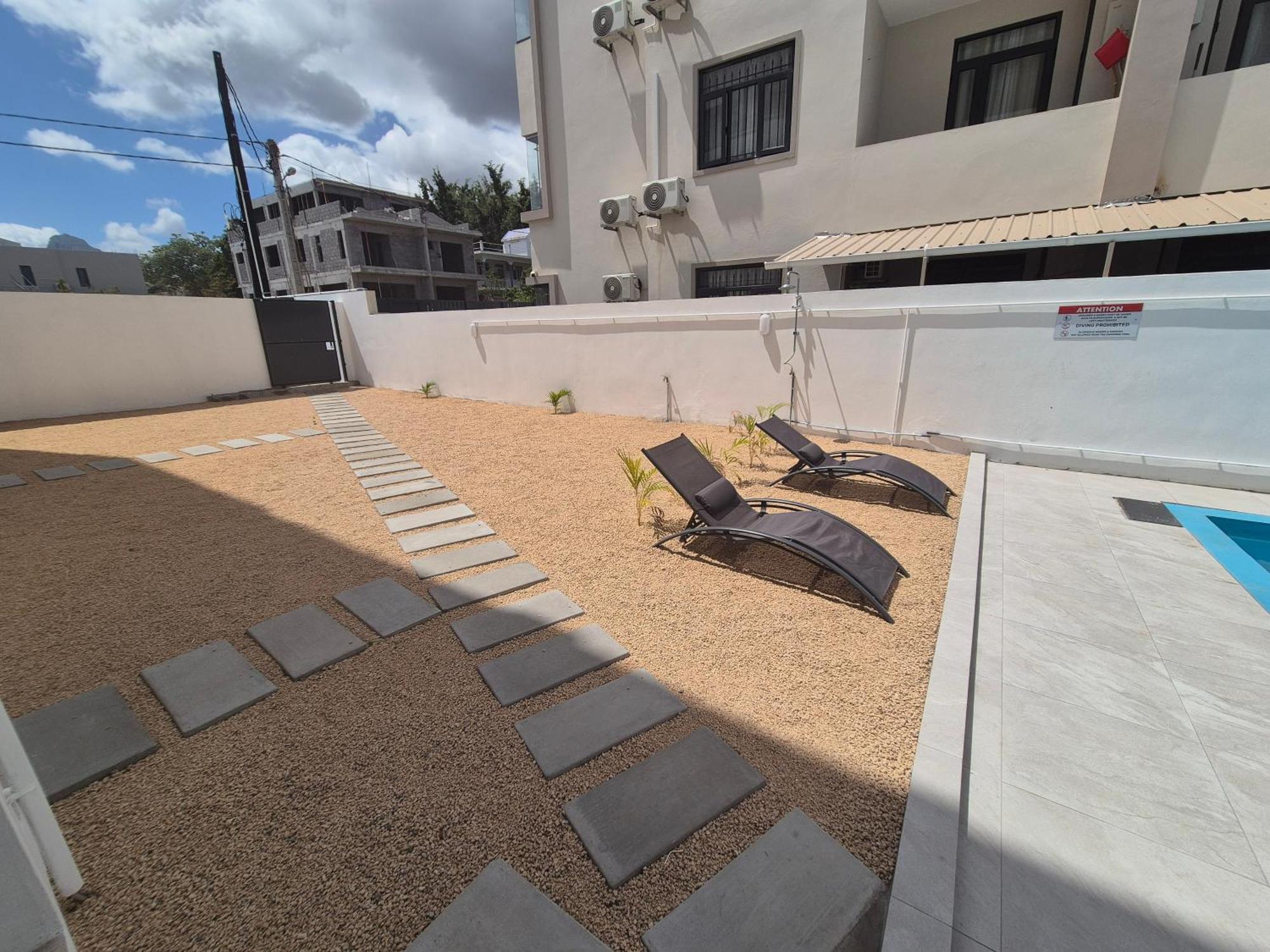 Skyview Apartment- Rooftop Penthouse With Sunset & Sea Views Flic-en-Flacq المظهر الخارجي الصورة